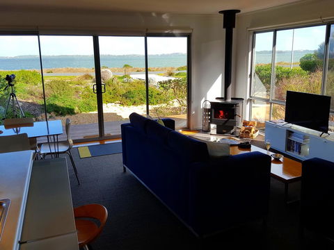 Coorong Waterfront Retreat - Tourism Hervey Bay 0