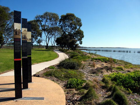 Coorong Waterfront Retreat - Tourism Hervey Bay 31