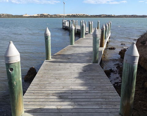 Coorong Waterfront Retreat - Tourism Hervey Bay 33