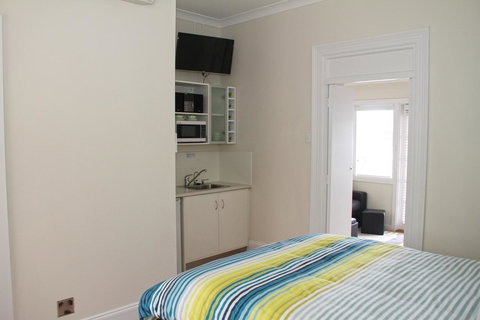 Smugglers Inn Studio Apartments - Hervey Bay Accommodation 15