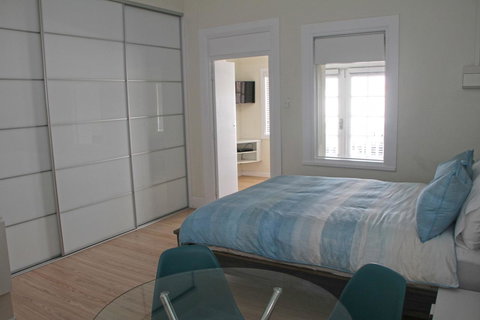 Smugglers Inn Studio Apartments - Hervey Bay Accommodation 6