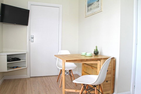 Smugglers Inn Studio Apartments - Hervey Bay Accommodation 14