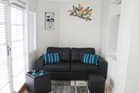 Smugglers Inn Studio Apartments - Hervey Bay Accommodation 3