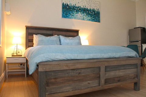 Smugglers Inn Studio Apartments - Hervey Bay Accommodation 5