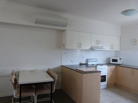 Glenelg Holiday Apartments - Corfu - Hervey Bay Accommodation 7