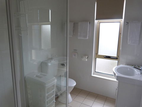 Glenelg Holiday Apartments - Corfu - Hervey Bay Accommodation 14