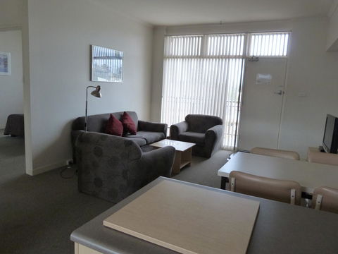 Glenelg Holiday Apartments - Corfu - Hervey Bay Accommodation 6