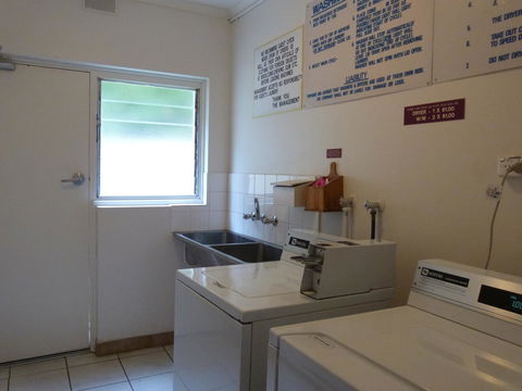 Glenelg Holiday Apartments - Corfu - Hervey Bay Accommodation 15