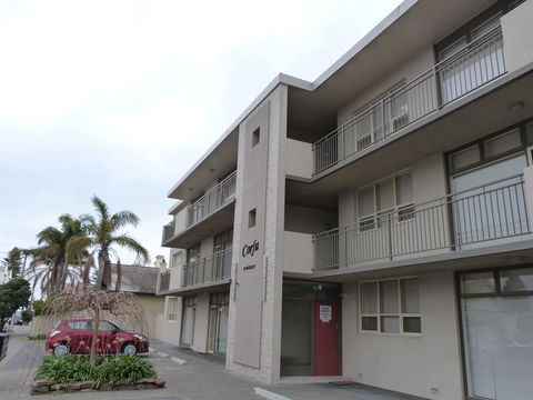 Glenelg Holiday Apartments - Corfu - Hervey Bay Accommodation 1