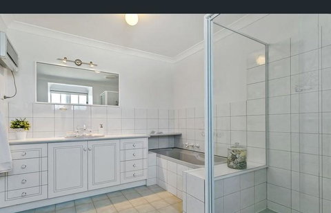 Angaston House - Tourism Hervey Bay 14