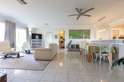 Angaston House - Tourism Hervey Bay 1