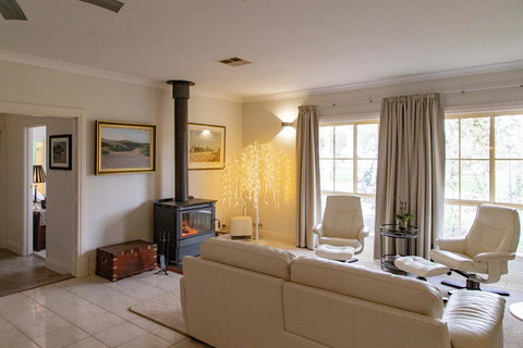 Angaston House - Tourism Hervey Bay 5