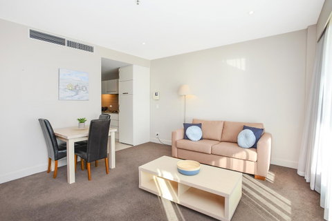Pier Luxury Apartments - Hervey Bay Accommodation 11