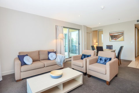 Pier Luxury Apartments - Hervey Bay Accommodation 24