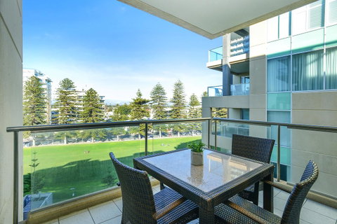 Pier Luxury Apartments - Hervey Bay Accommodation 3