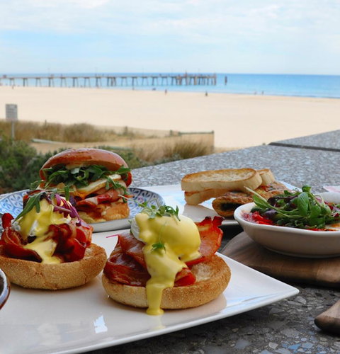 Pier Luxury Apartments - Hervey Bay Accommodation 0
