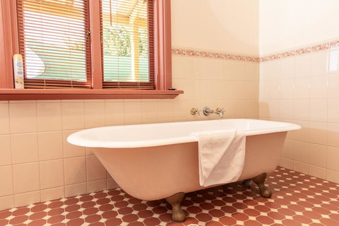 Rivergum Cottages Gawler Barossa Region - Hervey Bay Accommodation 4