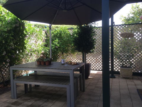 Wine And Roses Bed And Breakfast - Tourism Hervey Bay 3