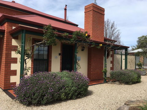 Wine And Roses Bed And Breakfast - Tourism Hervey Bay 14