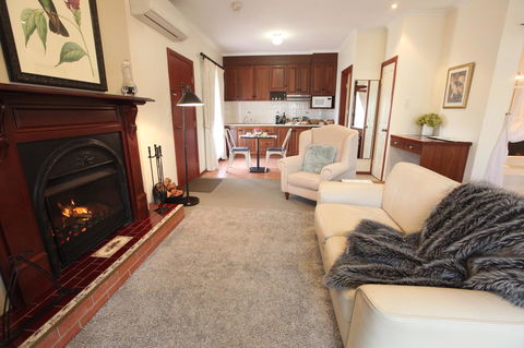 Wine And Roses Bed And Breakfast - Tourism Hervey Bay 16
