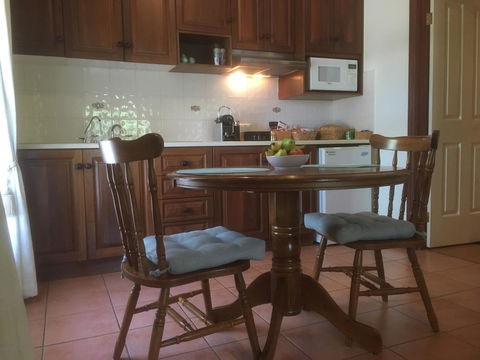 Wine And Roses Bed And Breakfast - Tourism Hervey Bay 2