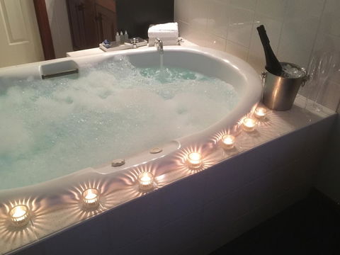 Wine And Roses Bed And Breakfast - Tourism Hervey Bay 24