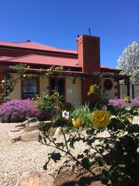 Wine And Roses Bed And Breakfast - Tourism Hervey Bay 6