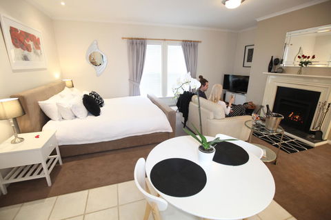 Wine And Roses Bed And Breakfast - Tourism Hervey Bay 10
