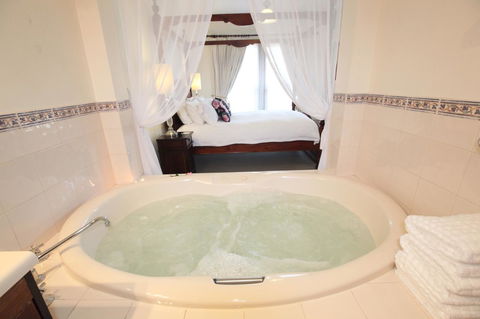 Wine And Roses Bed And Breakfast - Tourism Hervey Bay 15