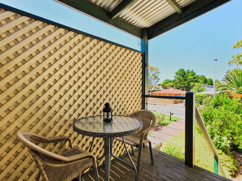 Wine And Roses Bed And Breakfast - Tourism Hervey Bay 12