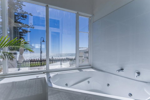 Seawall Apartments - Hervey Bay Accommodation 4