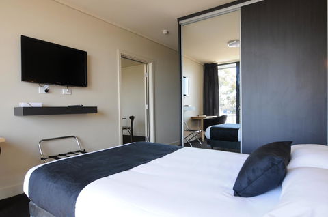 Mansfield Park Hotel - Tourism Hervey Bay 1