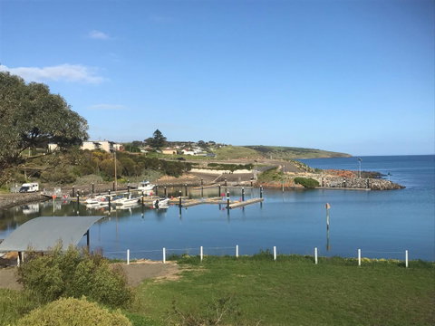 Penneshaw Oceanview Apartments - Hervey Bay Accommodation 0