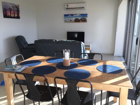 Penneshaw Oceanview Apartments - Hervey Bay Accommodation 13