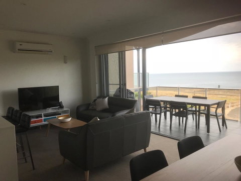 Penneshaw Oceanview Apartments - Hervey Bay Accommodation 1