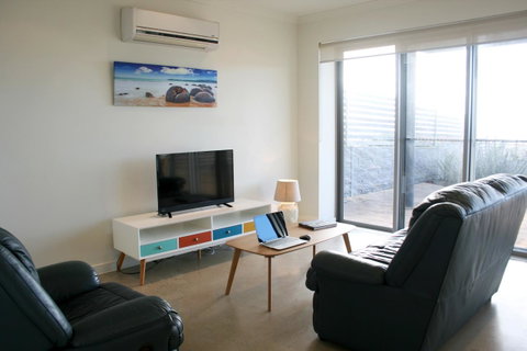 Penneshaw Oceanview Apartments - Hervey Bay Accommodation 11