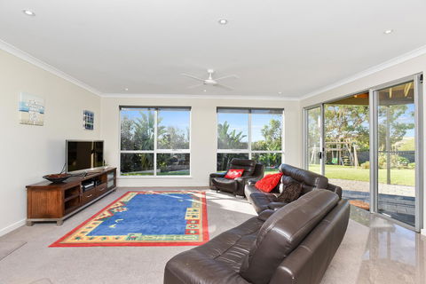Lavina Luxury Beach House - Hervey Bay Accommodation 11