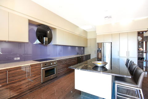 Lavina Luxury Beach House - Hervey Bay Accommodation 9