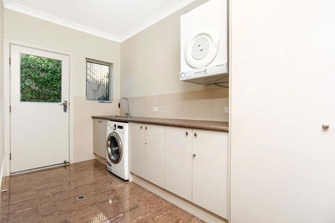 Lavina Luxury Beach House - Hervey Bay Accommodation 30