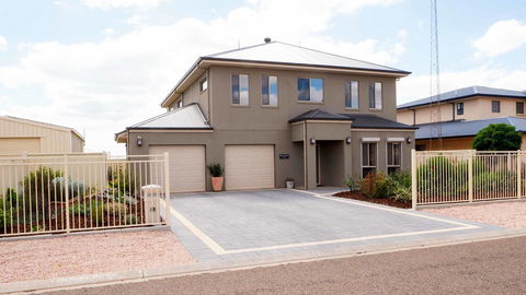 Rezare House Bed & Breakfast - Tourism Hervey Bay 0
