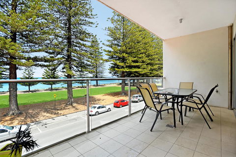 Breeze Beachfront Apartment - Tourism Hervey Bay 5