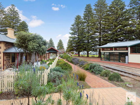 Breeze Beachfront Apartment - Tourism Hervey Bay 35