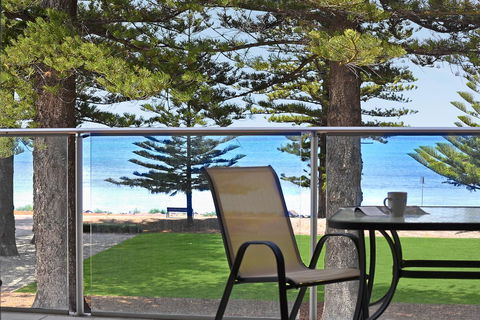 Breeze Beachfront Apartment - Tourism Hervey Bay 3