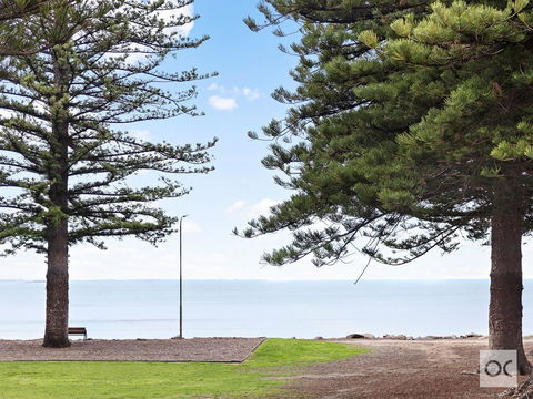 Breeze Beachfront Apartment - Tourism Hervey Bay 23