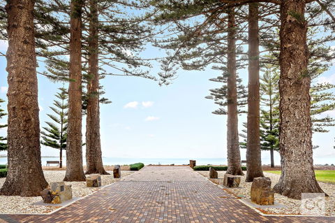 Breeze Beachfront Apartment - Tourism Hervey Bay 42