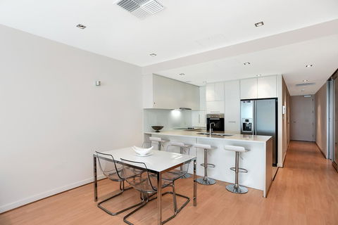 Breeze Beachfront Apartment - Tourism Hervey Bay 10
