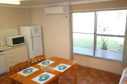Lake Edge Apartments - Tourism Hervey Bay 14