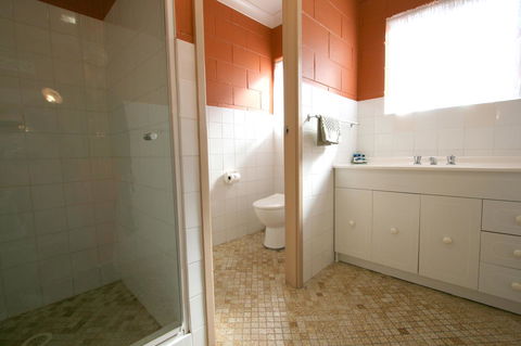 Lake Edge Apartments - Tourism Hervey Bay 9