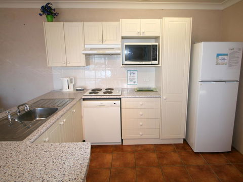 Lake Edge Apartments - Tourism Hervey Bay 6
