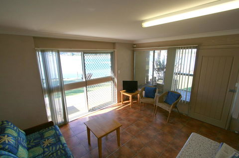 Lake Edge Apartments - Tourism Hervey Bay 10